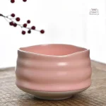 Bol à thé matcha aux couleurs apaisantes