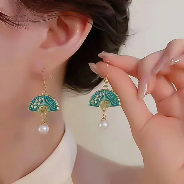 Boucle d'oreille traditionnelle japonaise, design éventail