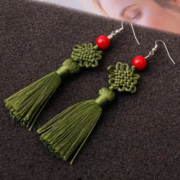 Style traditionnel, boucle d'oreille en soie tressée