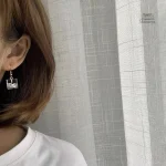 Boucle d'oreille japonaise avec motifs de cartes à jouer