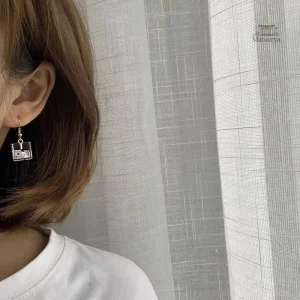 Boucle d'oreille japonaise avec motifs de cartes à jouer