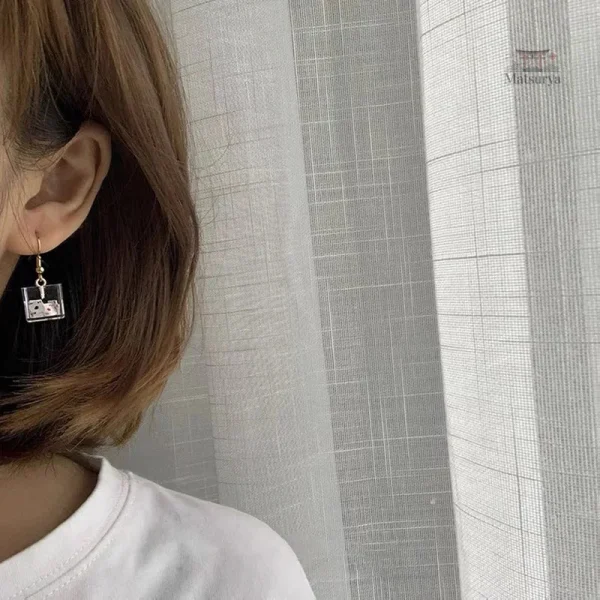 Boucle d'oreille japonaise avec motifs de cartes à jouer