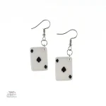 Boucle d'oreille unique sur le thème des cartes de jeu