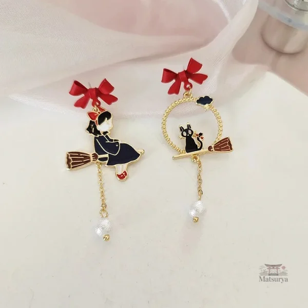 boucle-doreille-japonaise-email-chat-balai-1 Boucle d'oreille japonaise émail chat