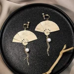 Boucle d'oreille en forme d'éventail asiatique