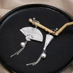 Bijou japonais : boucle d'oreille design éventail