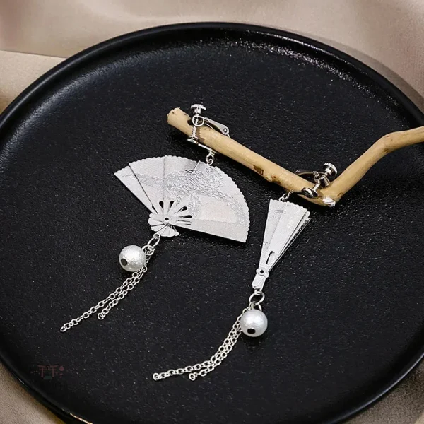 Bijou japonais : boucle d'oreille design éventail