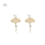 Boucle d'oreille japonaise chic avec motif éventail
