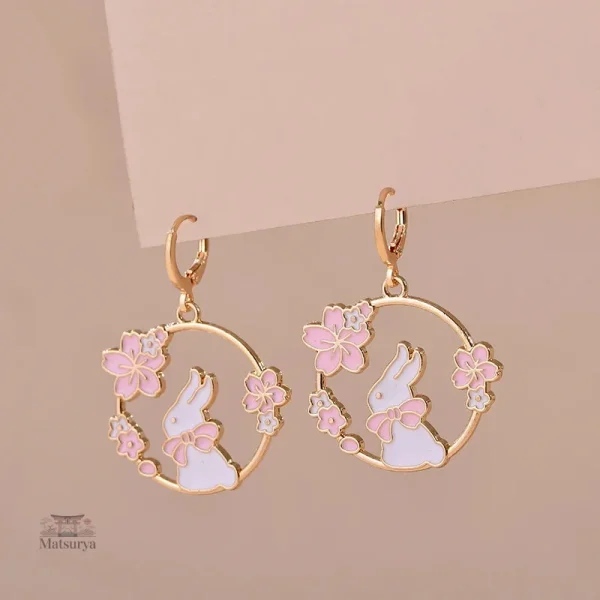 Élégante boucle d'oreille japonaise pour style féminin
