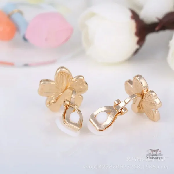Boucle d'oreille sans trou fleurie