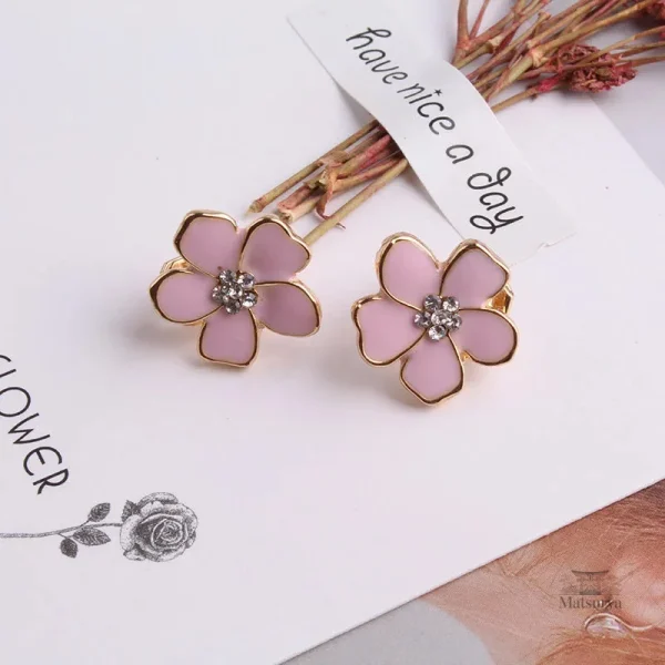 Boucle d'oreille fleur délicate japonaise