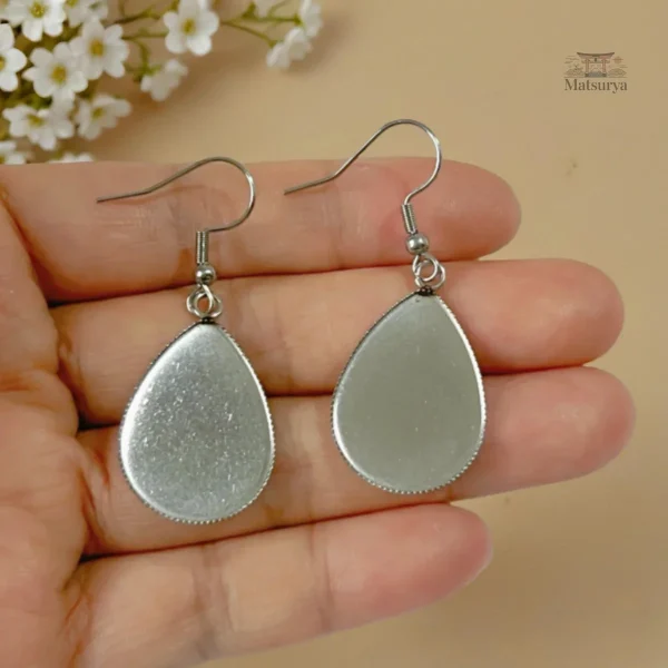 Accessoire de mode japonais : boucle d'oreille unique