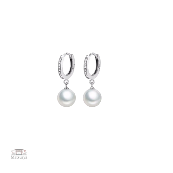 Perle japonaise en boucle d'oreille moderne