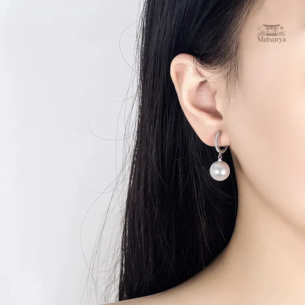 Boucle d'oreille perle japonaise pour un look chic