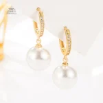 Perle discrète en boucle d'oreille raffinée