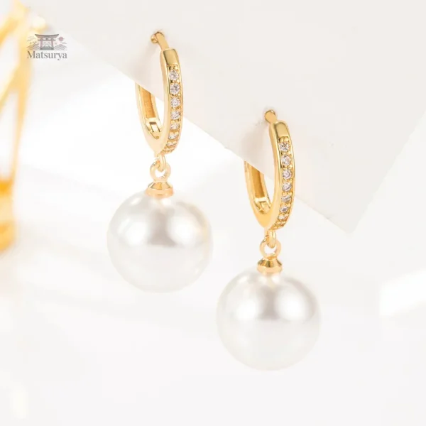 Perle discrète en boucle d'oreille raffinée