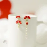Bijoux japonais : boucles d'oreilles rouges en éventail