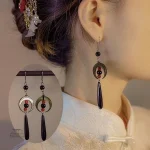 Accessoire tendance : boucles d'oreilles japonaises Lune
