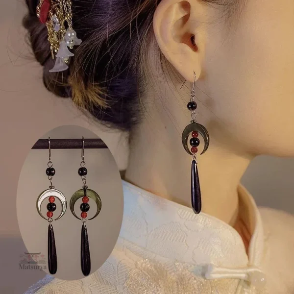 Accessoire tendance : boucles d'oreilles japonaises Lune