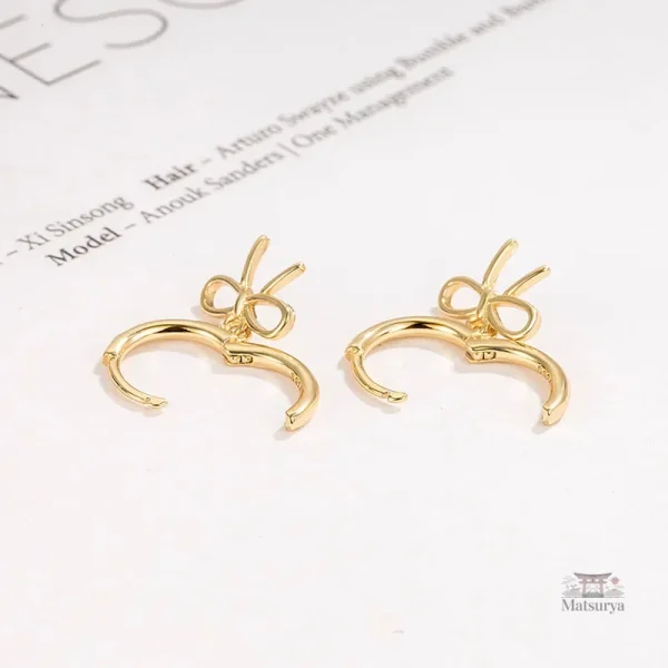 Boucles d'oreilles élégantes nœud doré