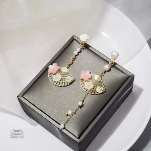 Bijoux japonais : boucles d'oreilles fleuries design éventail