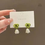 Design floral pour boucles d'oreilles japonaises