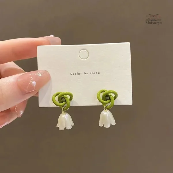 Design floral pour boucles d'oreilles japonaises