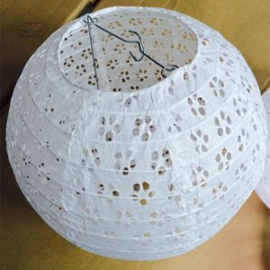 Boule Japonaise en blanc, élément de décoration minimaliste