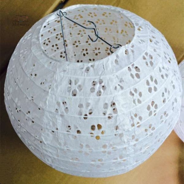 Boule Japonaise en blanc, élément de décoration minimaliste