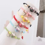Bracelet japonais avec breloques en style traditionnel