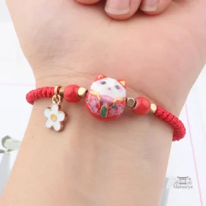Accessoire japonais : bracelet orné de breloques