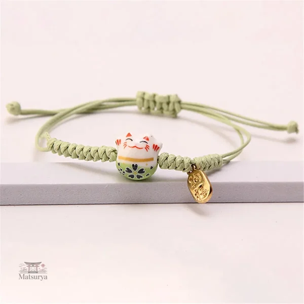 Bracelet en hommage aux chats japonais