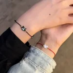 Bracelet en pierre de lune, thème chat japonais