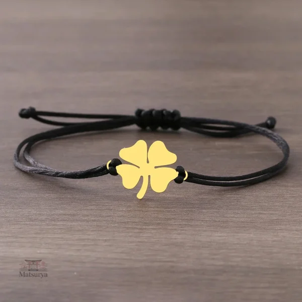 Bracelet japonais avec charm trèfle délicat