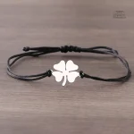 Bracelet tendance japonais, breloque trèfle stylisée