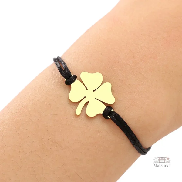 Bracelet japonais, accessoire avec charm trèfle