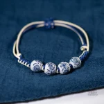 Accessoire japonais en perles et cordon