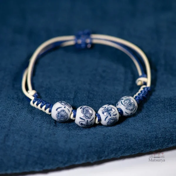 Accessoire japonais en perles et cordon