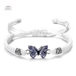 Bracelet féminin orné de papillons stylisés