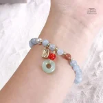 Perles d'agate et pendentif chat en bracelet japonais