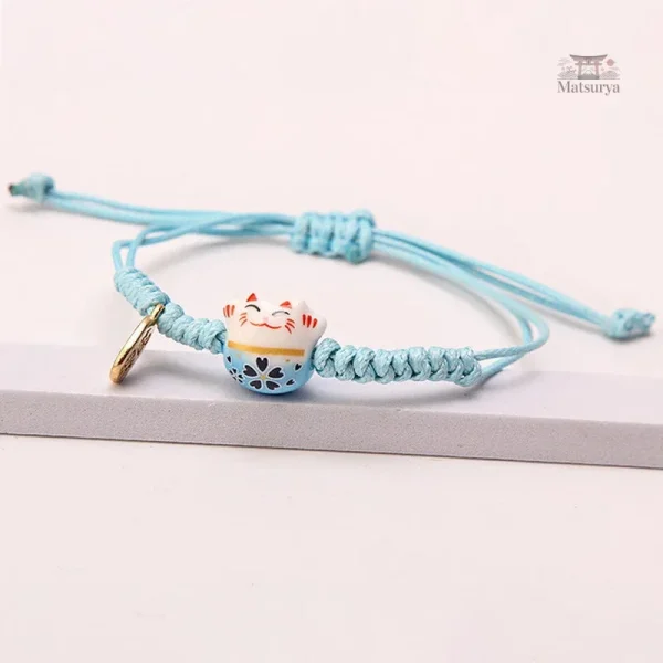 Bracelet japonais aux couleurs vives et motifs porte-bonheur