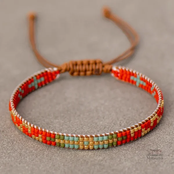 Bracelet Miyuki rouge pour un look décontracté