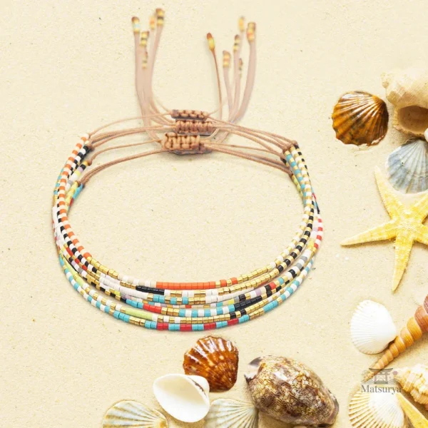 Bracelet miyuki simple à assortir avec d'autres bijoux