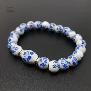Perles japonaises délicates sur bracelet élégant