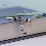 Accessoire japonais, bracelet tressé avec chat
