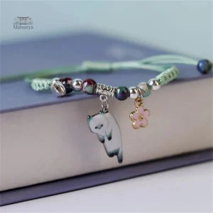 Accessoire japonais, bracelet tressé avec chat