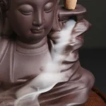 Vue d'ensemble de la fontaine à encens bouddha