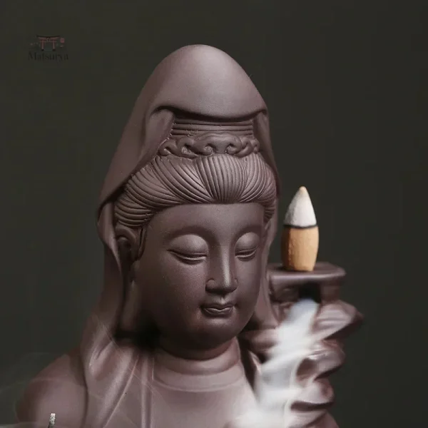 Effet apaisant de la cascade à encens