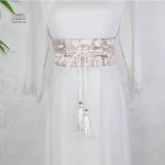 Accessoire traditionnel japonais avec motifs de feuillages