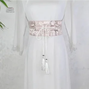 Accessoire traditionnel japonais avec motifs de feuillages